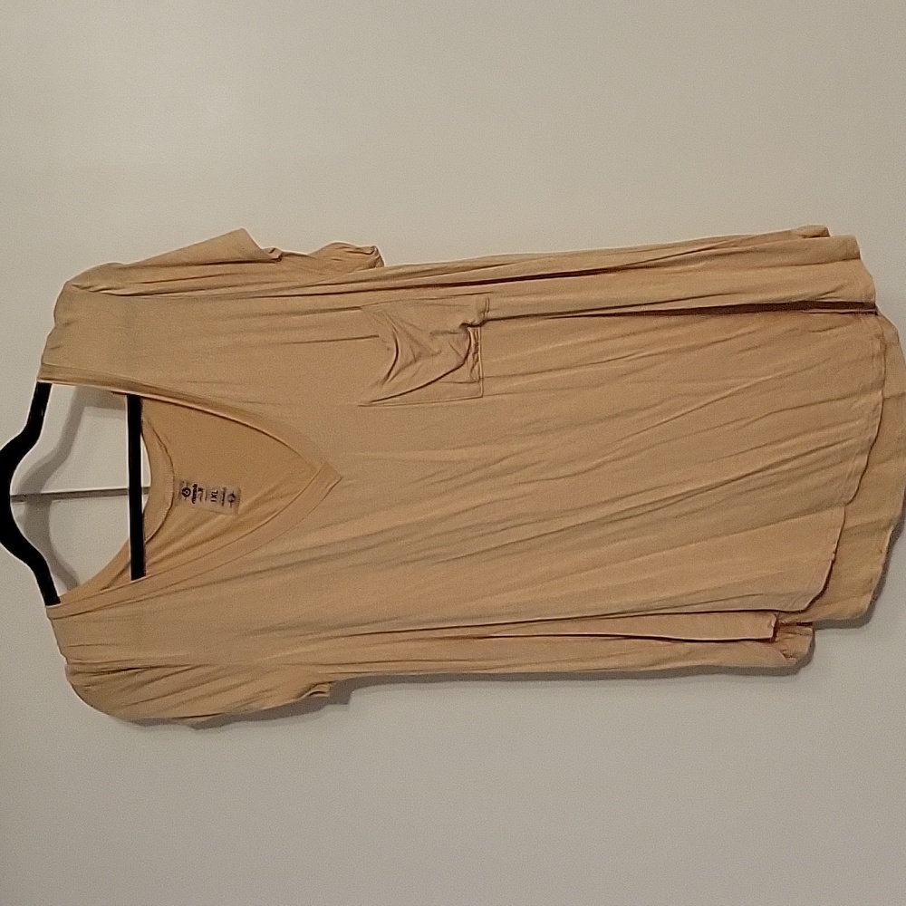 NWOT Mono B v-neck t-shirt with pocket - super soft, size 1XL